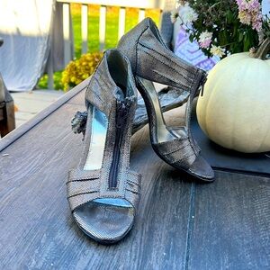 Apostrophe Silver Heels
